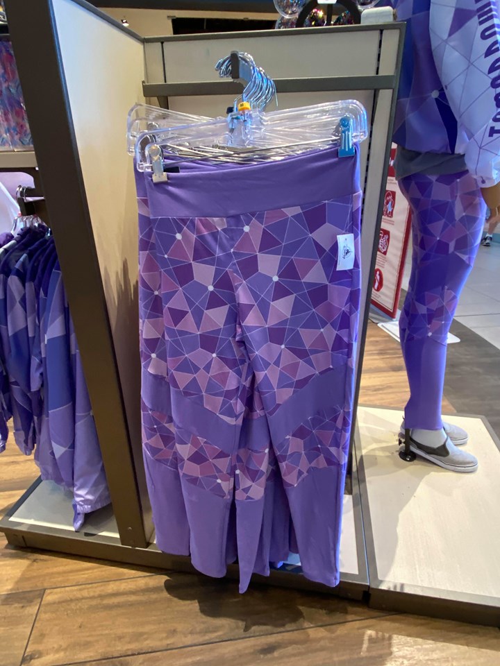 purple wall leggings