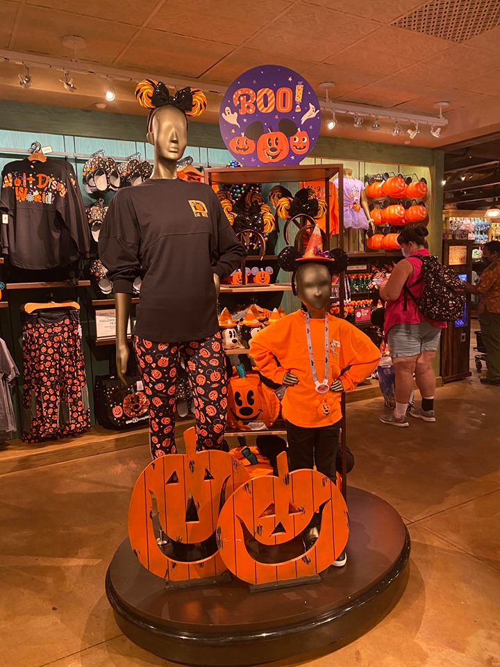 Halloween Animal Kingdom Display