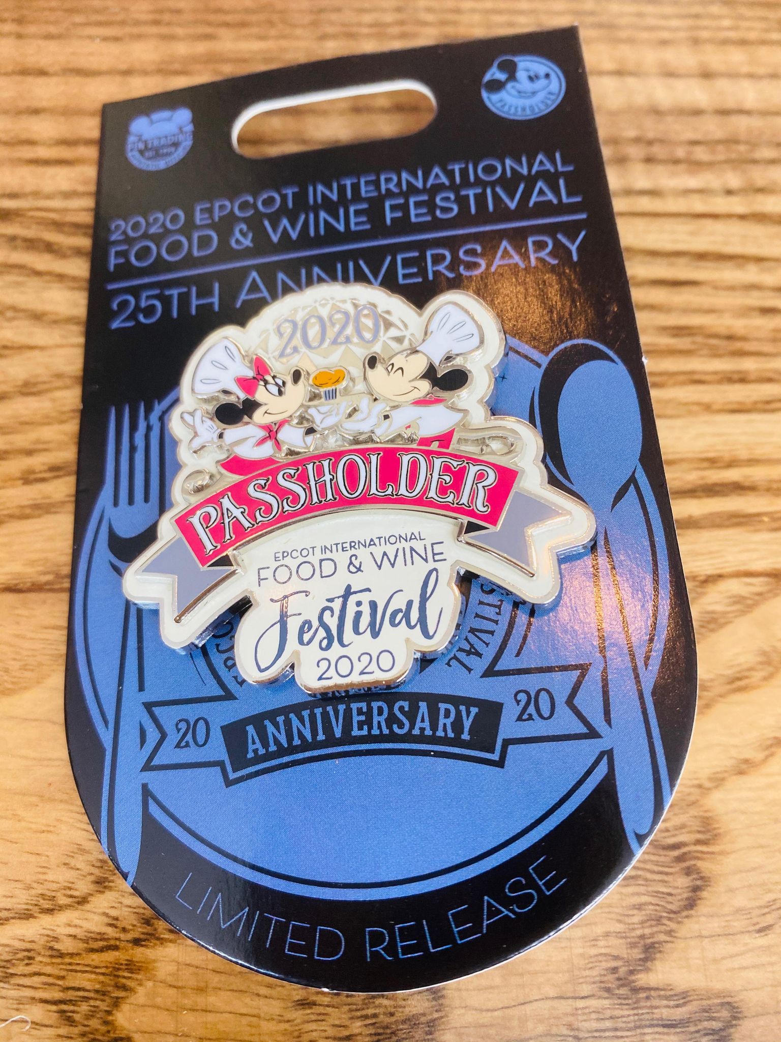 passholder food wine pin