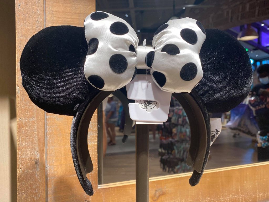 Black and White Polka Dot Minnie Ears in Disney! Disney Fashion Blog