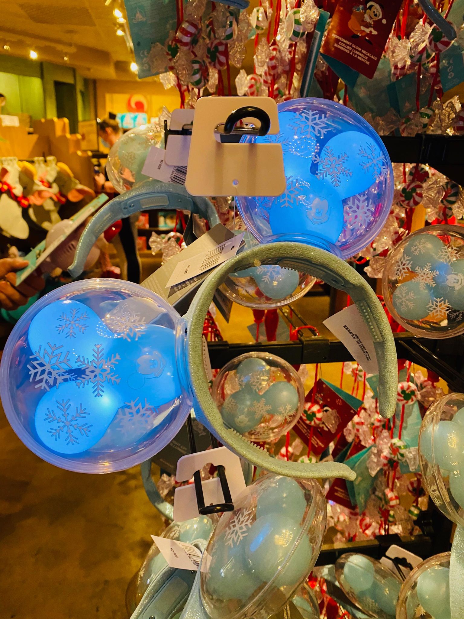 Details about   Disney Parks 2020 ChristmasSnowflake Mickey Balloon Ears