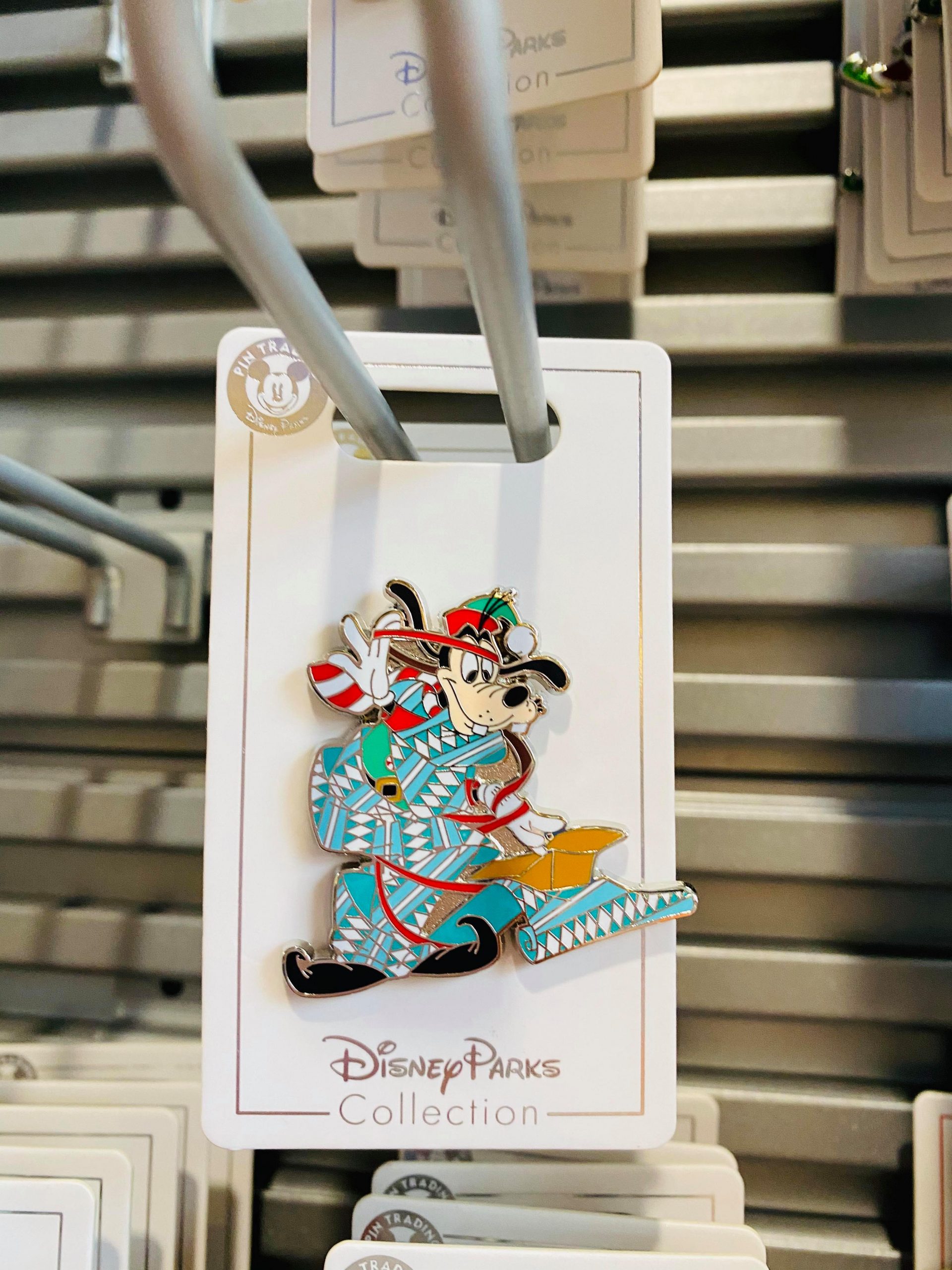 goofy christmas pin