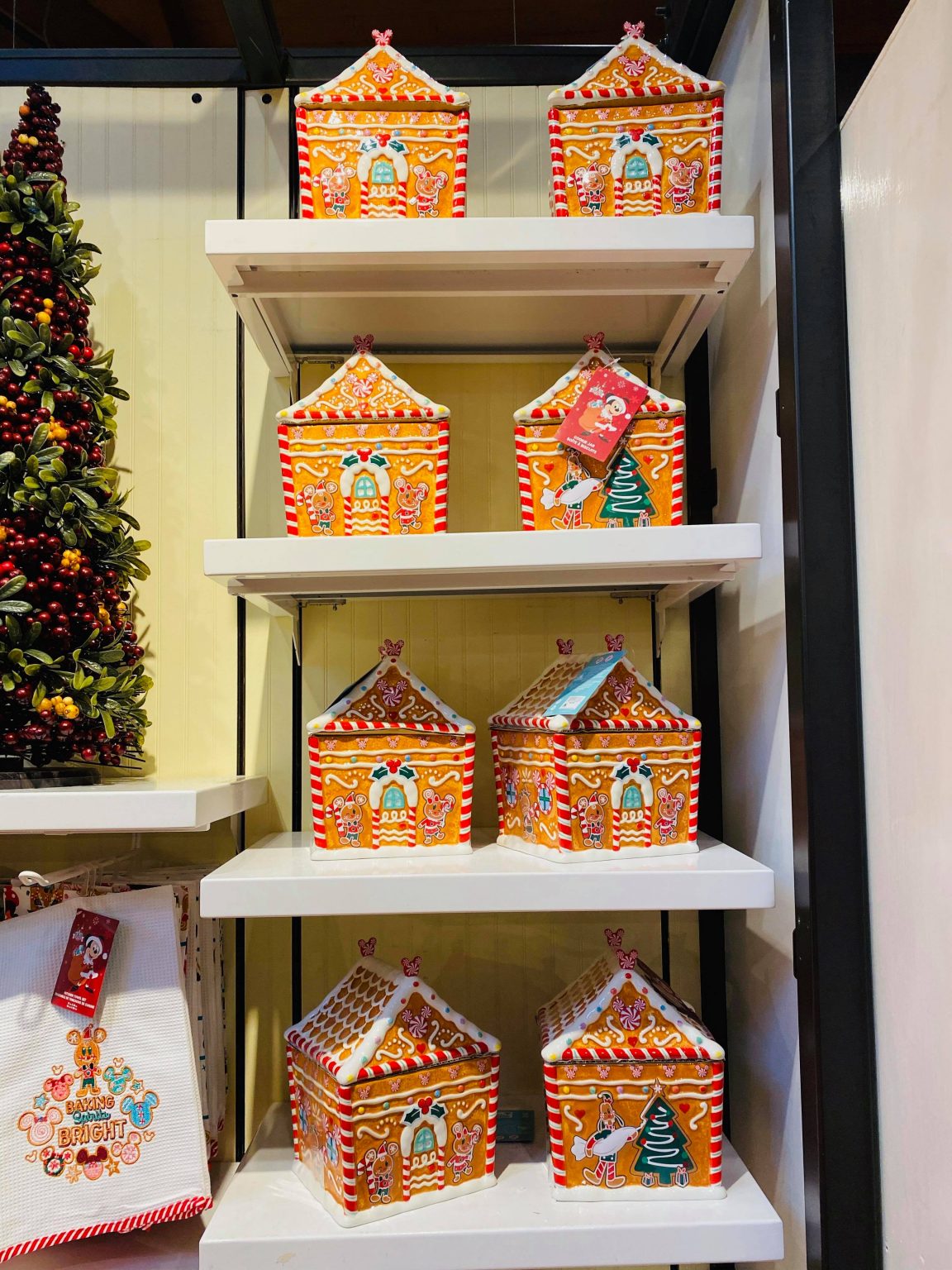 Disney Gingerbread House is Too Sweet to Eat! Disney Fashion Blog