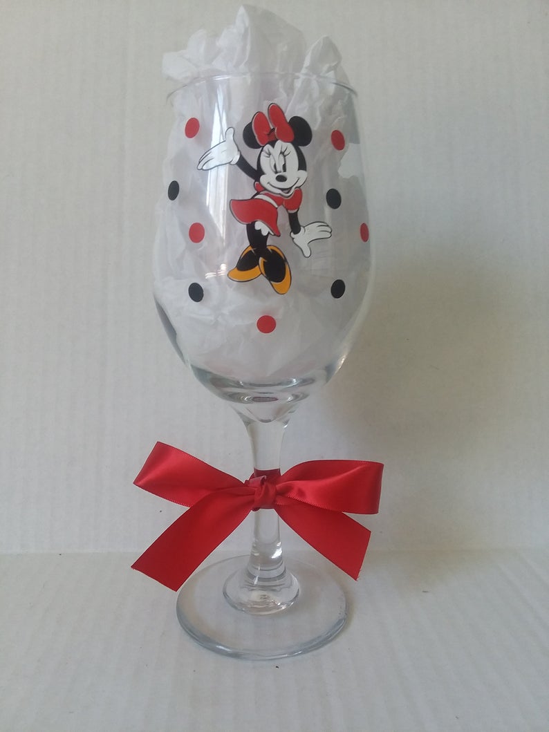 Minnie wine glass