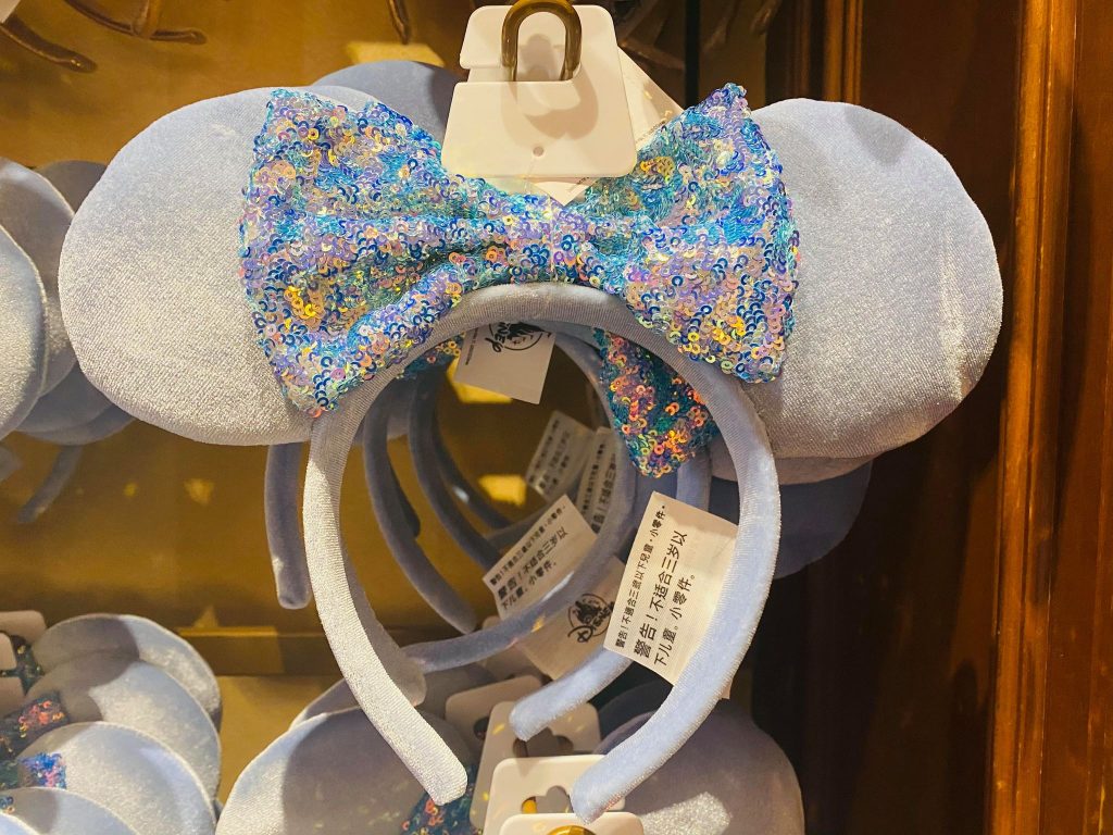 These Cornflower Blue Minnie Ears Give Off Serious Cinderella Vibes