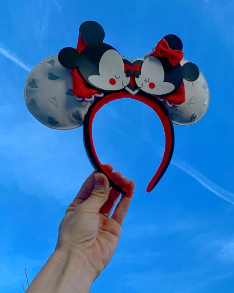 Loungefly Mickey & Minnie Love Hearts